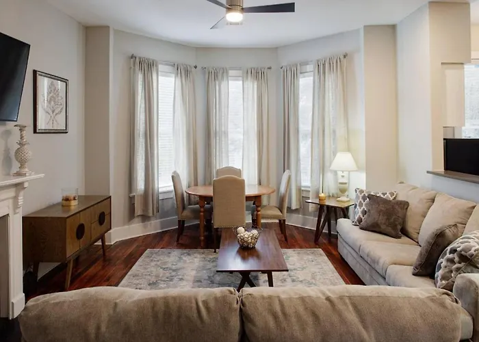 414B Waldburg St - 2 Bedroom Oasis Near Forsyth Park
